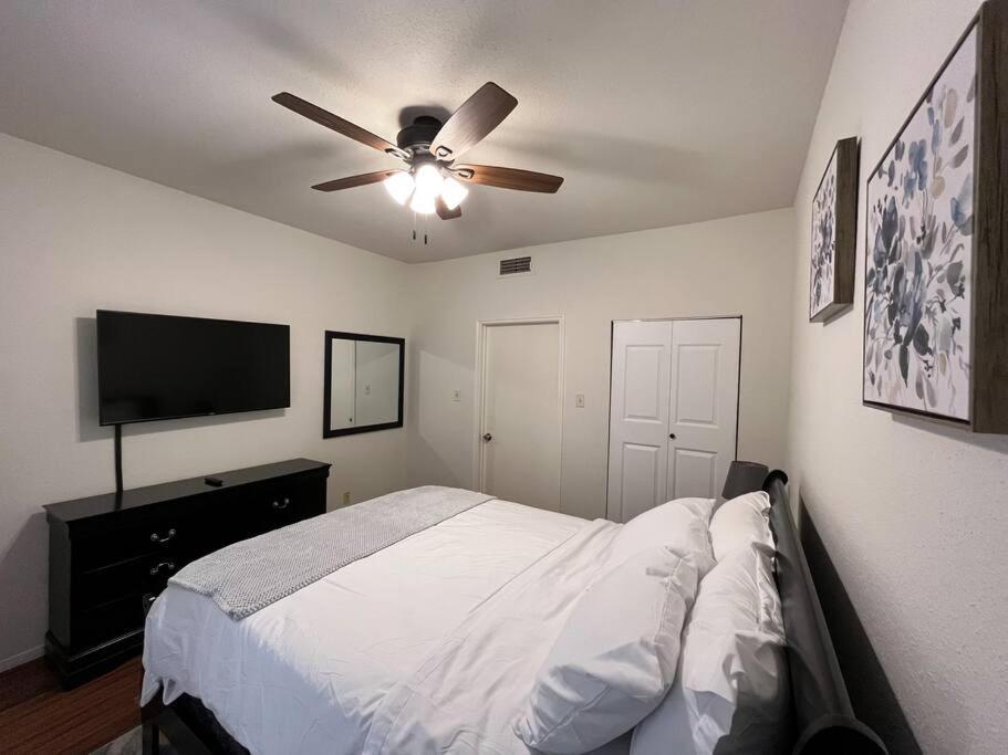 Home Away From Home-Cozy 2 Bdrm Condo/Med Cntr/Nrg Houston Extérieur photo